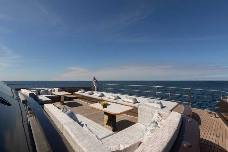 Amura,AmuraWorld,AmuraYachts, La suite principal incluye una amplia terraza.