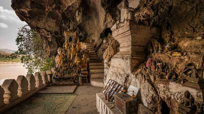 Amura,AmuraWorld,AmuraYachts, Interior de las cuevas de Pak Ou.