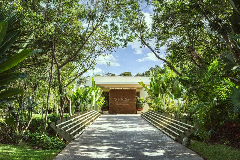 Amura,AmuraWorld,AmuraYachts, La entrada de Sense, A Rosewood Spa.