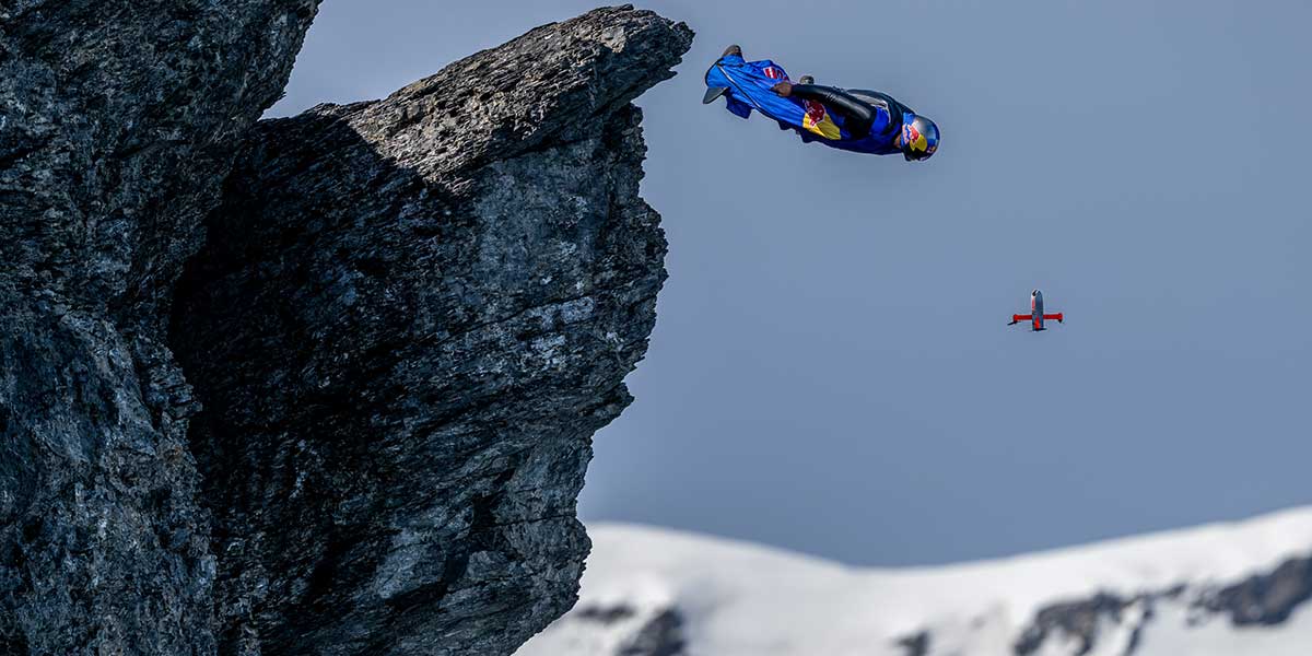 Descenso con wingsuit a 347 km/h