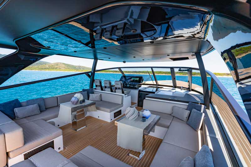 Amura,AmuraWorld,AmuraYachts, Los interiores son creación<strong><b> </b></strong>de BurdissoCapponi Yachts&Design.