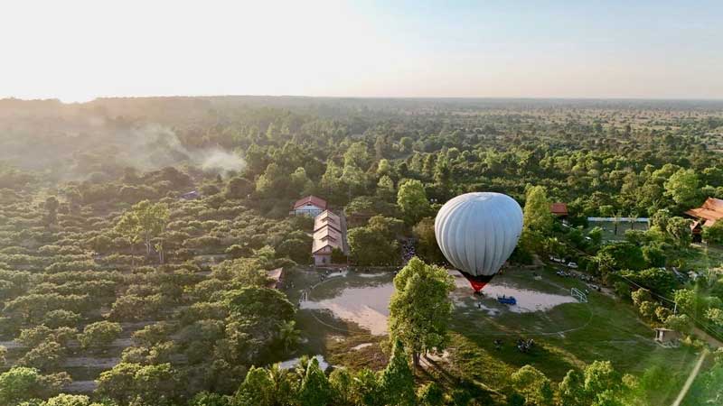 Amura,AmuraWorld,AmuraYachts, La experiencia en globo aerostático en el Anantara Angkor Resort de Siem Reap, Camboya.