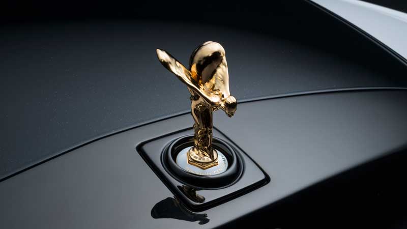 Amura,AmuraWorld,AmuraYachts, <em>Spirit of Ecstasy</em> fue reinterpretada en una escultura en oro macizo de 18 quilates, bañada en 24 quilates.