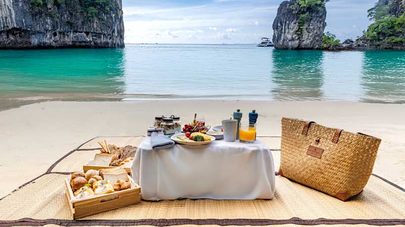 Amura,AmuraWorld,AmuraYachts, En la playa de una de las islas del archipiélago de Hong Island puede disfrutarse de un picnic.