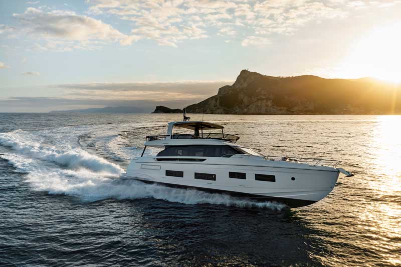 Amura,AmuraWorld,AmuraYachts, Azimut Fly82 fue el primer navío en incorporar la tecnología Watchit.
