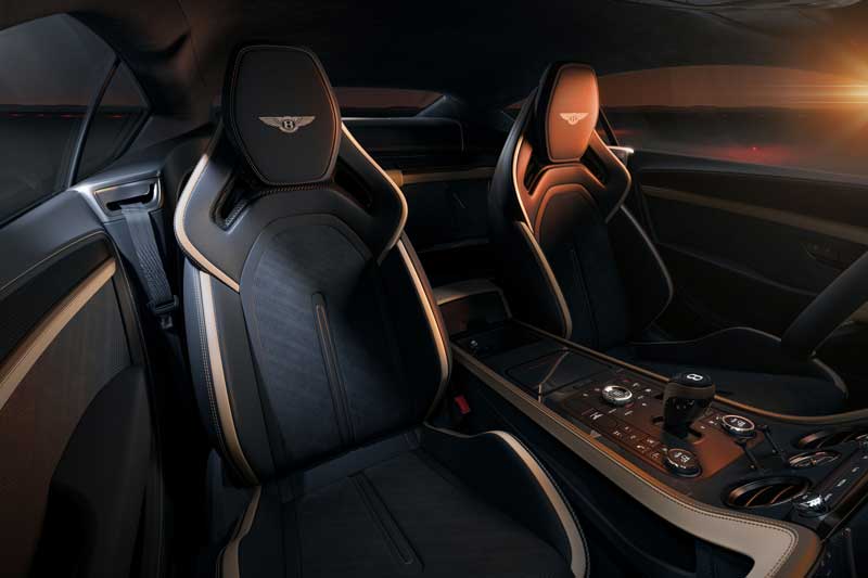 Amura,AmuraWorld,AmuraYachts, El interior del Continental GT Supersports combina tonos beluga y camello, con detalles en bronce.