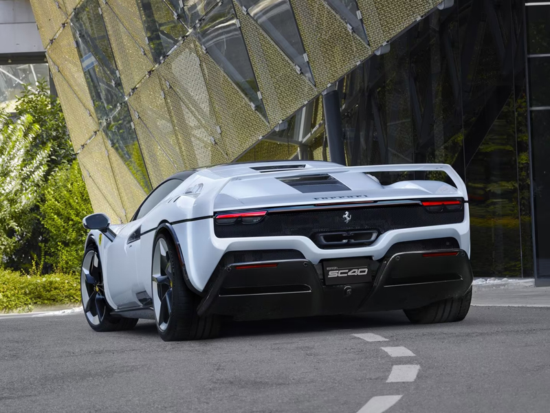 Amura,AmuraWorld,AmuraYachts, El Ferrari SC40 se basa en el 296 GTB.