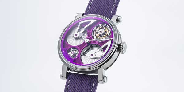 De color púrpura profundo