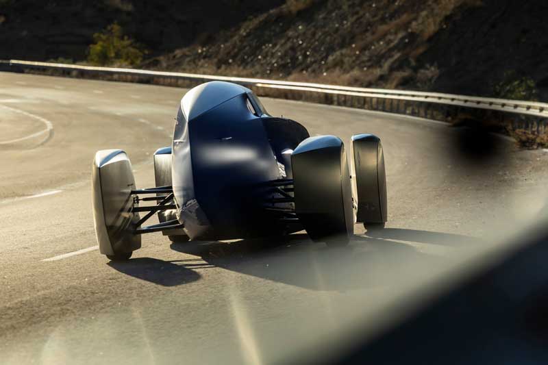 Amura,AmuraWorld,AmuraYachts, EL color azul ultravioleta rinde homenaje, 100 años después, al récord de 40 CV de 1925.