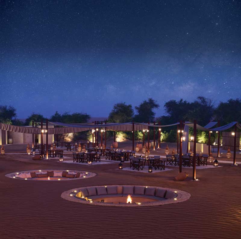 Amura,AmuraWorld,AmuraYachts, La cena se disfruta bajo las estrellas y posteriormente en una sala <em>lounge</em> en desnivel, junto a una fogata.