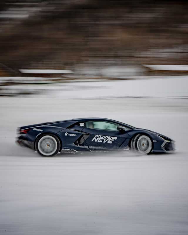 Amura,AmuraWorld,AmuraYachts, Pilotos expertos asesoraron a los invitados antes de ingresar a la pista de hielo.