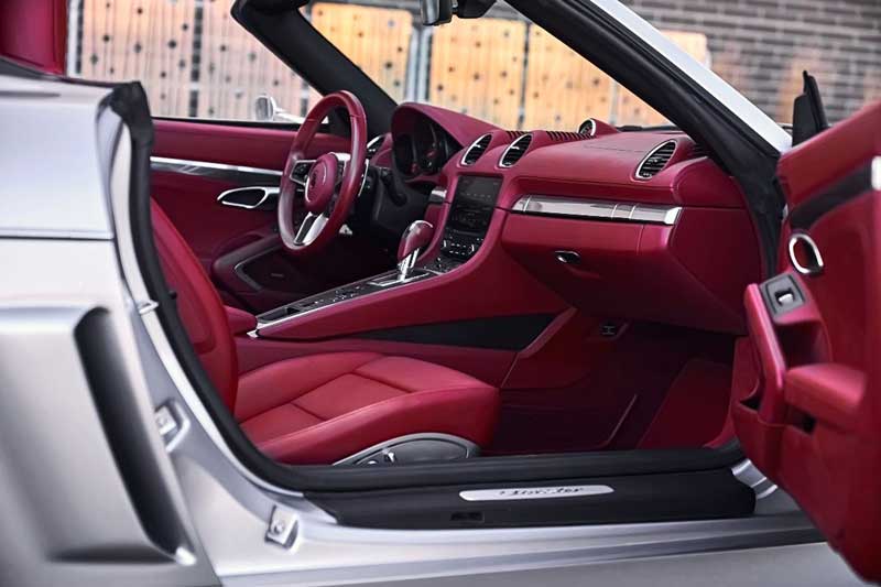 Amura,AmuraWorld,AmuraYachts, Los interiores del Porsche 718 fueron actualizados en la creación del Stärke Gen 2 Speedster .