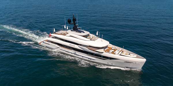 Serenidad sofisticada del yate Camila