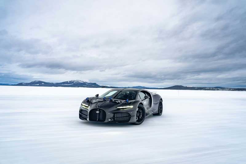 Amura,AmuraWorld,AmuraYachts, El Bugatti Tourbillon fue puesto a prueba en distintas superficies: hielo, aguanieve, asfalto seco y nieve endurecida.