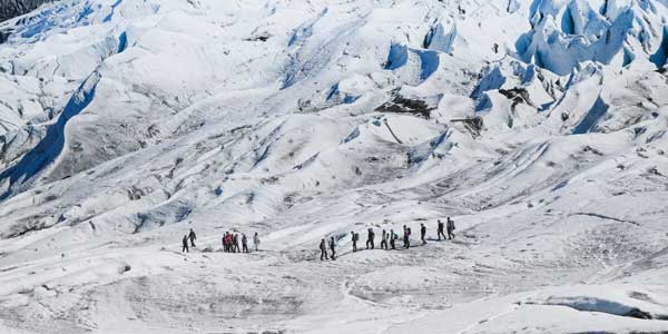 Exploración en una remota ruta en Islandia