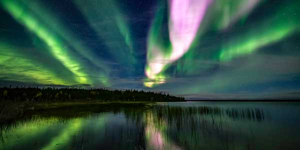 Bajo la luz de las auroras: el otoño en los Territorios del Noroeste en Canadá