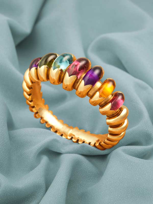 Amura,AmuraWorld,AmuraYachts, Brazalete Bulgari con piedras de colores.