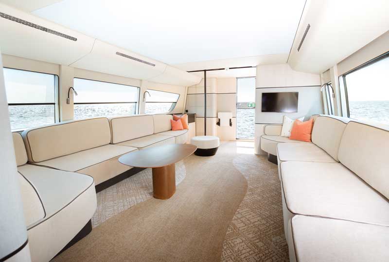 Amura,AmuraWorld,AmuraYachts, En el interior, el P-12 Voyager de Candela puede transportar a 12 pasajeros.