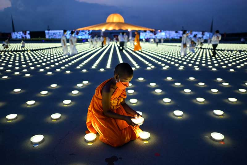Amura,AmuraWorld,AmuraYachts, Linterna del Día de la Tierra y el Medio Ambiente en Tailandia. AFP Manan Vatsyayana.