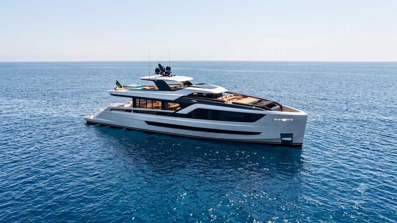 Amura,AmuraWorld,AmuraYachts, El nuevo Tecnomarine TM33, desarrollado con el estudio Dragoni Designlab, es un modelo clave en el relanzamiento del astillero.