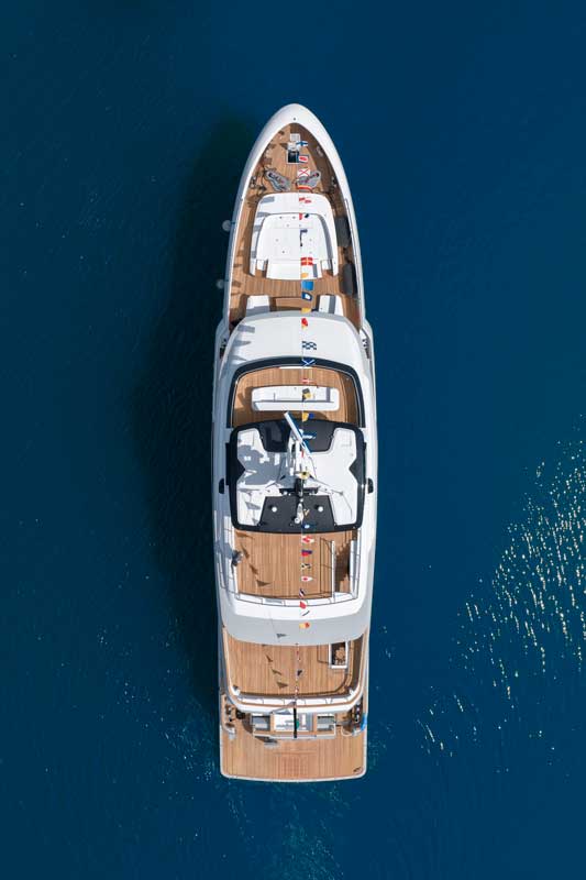 Amura,AmuraWorld,AmuraYachts, <em>Octopus</em> el explorer yacht de Cantiere delle Marche.