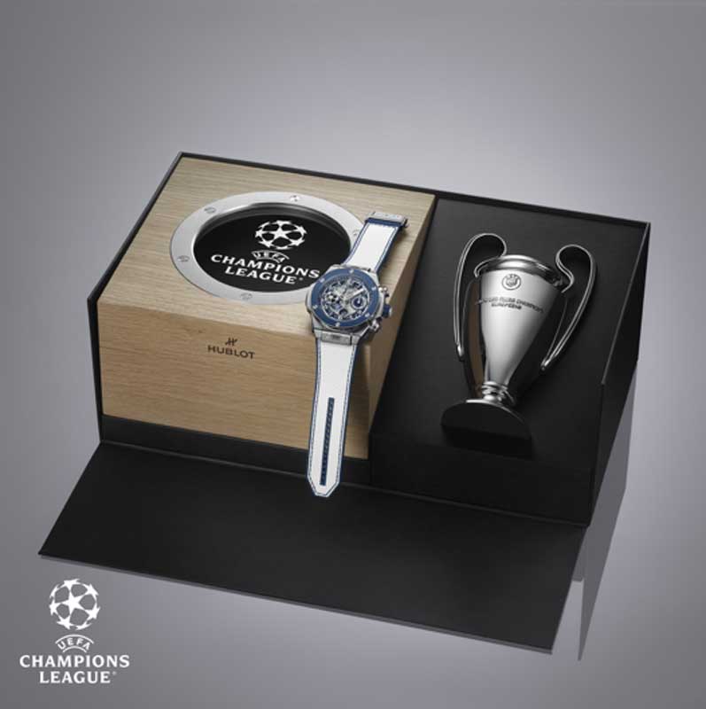 Amura,AmuraWorld,AmuraYachts, El Bang Reloaded UEFA Champions League Titanium Ceramic se entrega con una copia a escala de la “Orejona”.