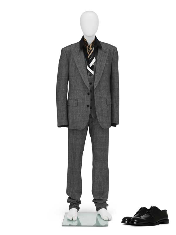 Amura,AmuraWorld,AmuraYachts, Traje de tres piezas de lana de Dolce & Gabbana creado para Stanley Tucci, 2025.