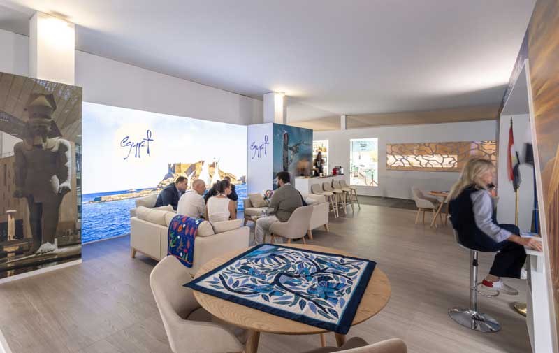 Amura,AmuraWorld,AmuraYachts, Upper Deck Lounge es el área de los negocios del Monaco Yacht Show.