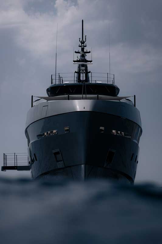Amura,AmuraWorld,AmuraYachts, El diseño exterior de HEED es de Alberto Mancini Yacht Design y el diseño interior de Achille Salvagni Architetti.