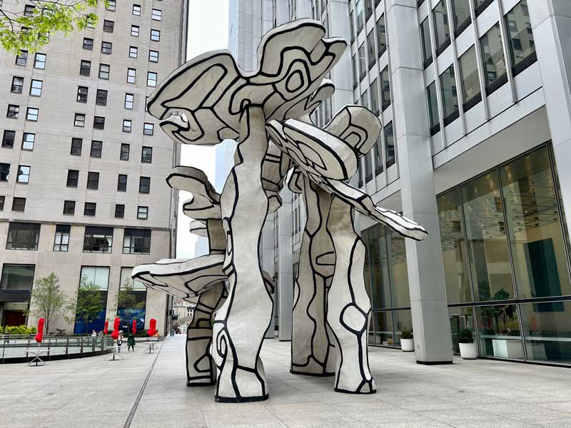 Amura,AmuraWorld,AmuraYachts, Sunken Garden , located on the same property and installed in 1964. Both works rebel against the rectilinear architecture of the Financial District. Photo: Wikimedia Commons.