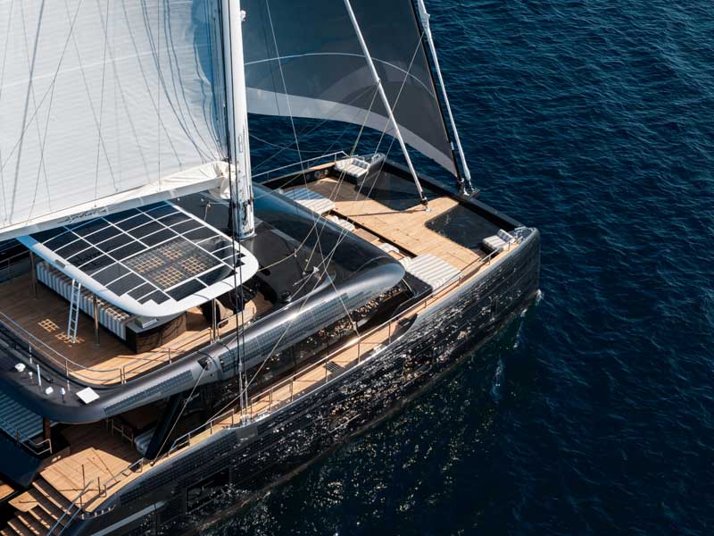 Amura,AmuraWorld,AmuraYachts, <em><i>Ipharra</i></em> cuenta con más de 250 m<sup>2</sup> de tecnología Solar Skin.