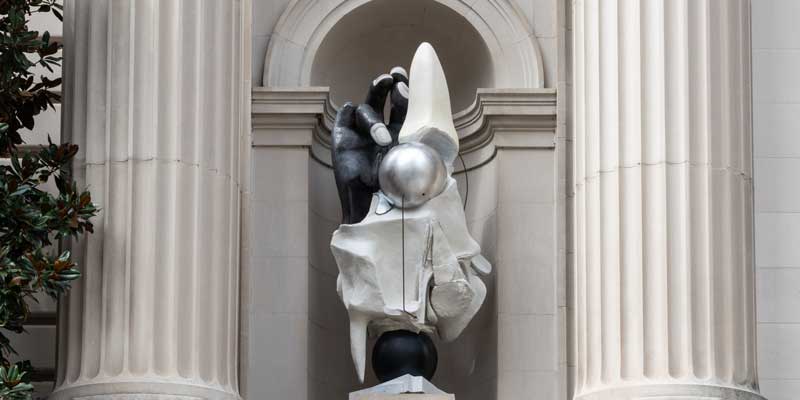 Llevan el arte a la fachada del MET