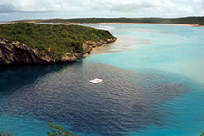 The blue hole in Bahamas Islands - Amura