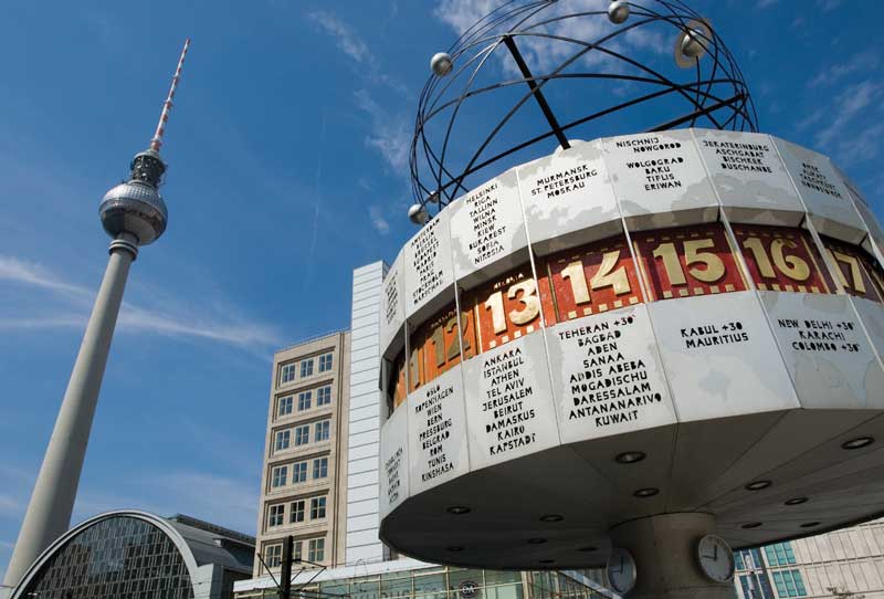 TV-Tower and World Clock at Alexanderplatz, Berlín. 