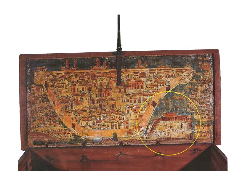 Diversas piezas de arte, como este arcón, hacen referencia o ilustran la importancia del Galeón de Manila.  