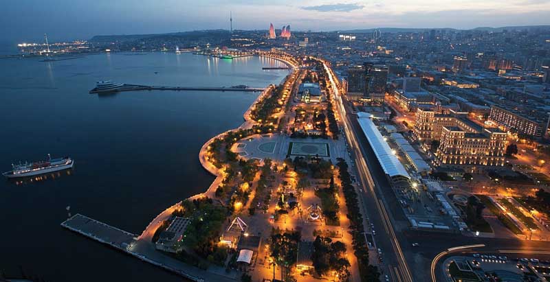 Diferentes vistas del Boulevard de Bakú.