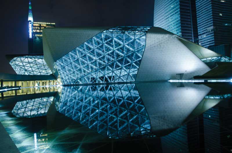 Teatro de la Ópera en Guangzhou, China, creado por Zaha Hadid. 