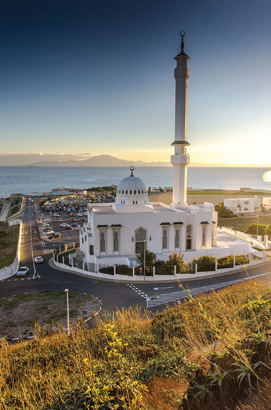 Europa Point harbors the Ibrahim-al-Ibrahim Mosque and the sanctuary of Our Lady of Europe, where Islamic and Catholics unify their prayers.
