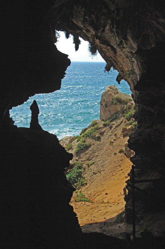 Vista desde el interior de Gorham’s Cave