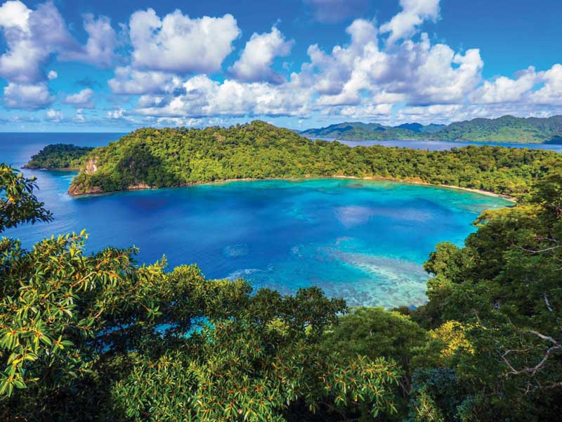 Mana es una de las islas pertenecientes al archipielago de Mamanuca en Fiyi, donde se lleva a cabo el mito de la “Caja de Bendiciones”. 