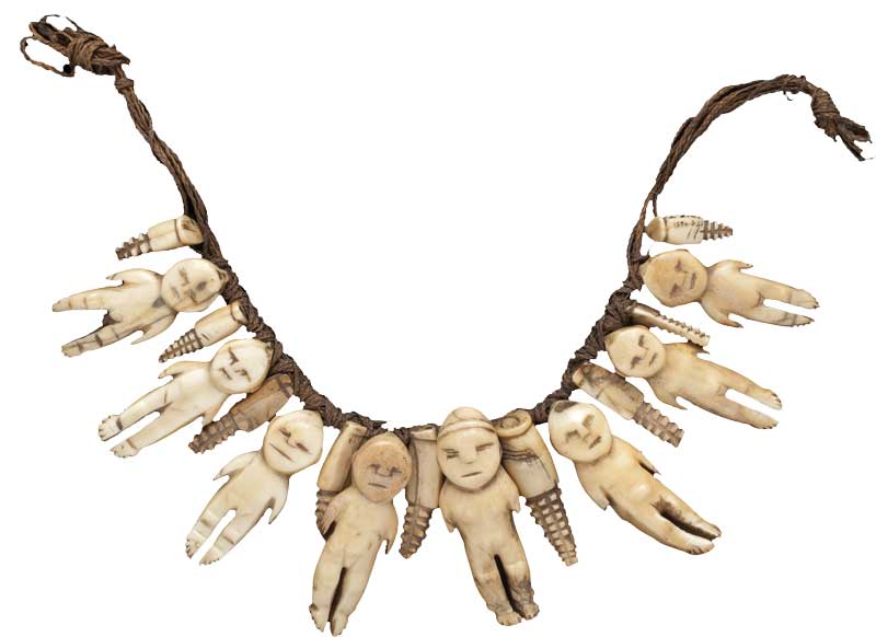 Collar de figuras de marfil siglo XIX, Fiyi. Museo de Arqueología y Antropología, Universidad de Cambridge. 