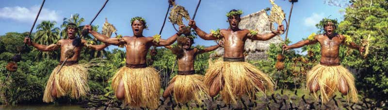 Ceremonies, dances, songs and oral tradition protected their culture. It was only in the middle of the 19th century that Fijian had an alphabet with Latin characters in its written representation.