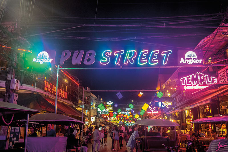 Amura, Camboya, Cambodia, Pub Street es el centro de la vida nocturna en Camboya. 