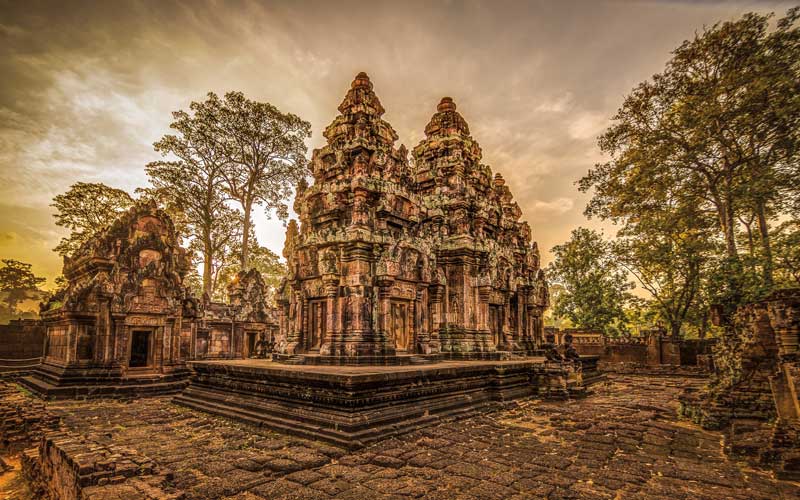 Amura, Camboya, Cambodia,Arte Jemer , El templo Banteay Srei (967 d. C.) permaneció en uso hasta al menos el siglo XIV. El sitio fue redescubierto en 1914. / Banteay Srei temple (967 A.D.) remained in use until at least the 14th century. The site was rediscovered in 1914.