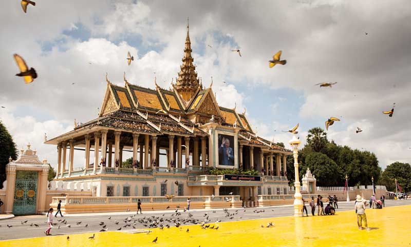Amura, Camboya, Cambodia,Museo Nacional de Camboya , Palacio Real: el hogar de la realeza desde que fue construido en los años 60