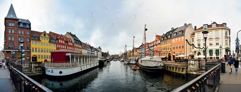 Amura,Dinamarca,Vikingos,Rey Harald,piedras rúnicas de Jelling,daneses,felicidad, Nyhavn canal was built in 1671. Today is a top recommendation for sailing around the city and enjoying the most famous and beautiful landscapes in Copenhaguen. <br /> 