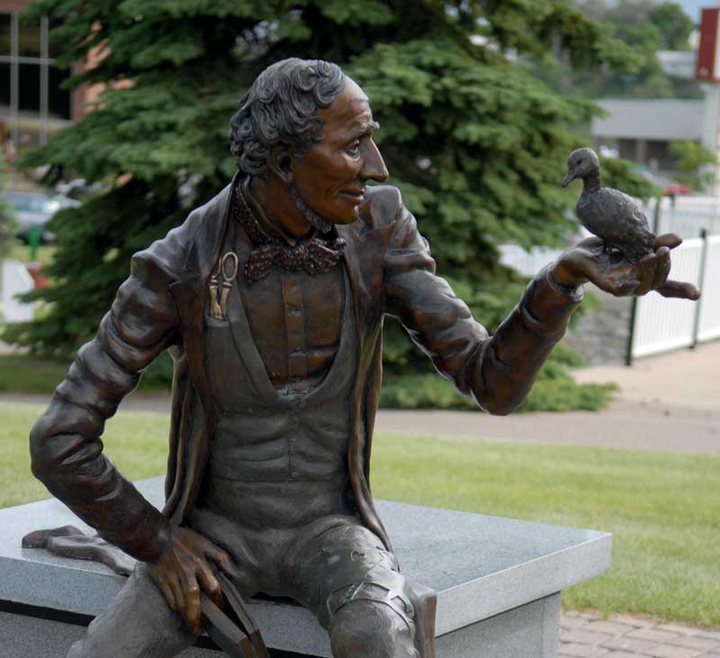 Amura,Dinamarca,Denmark,Hans Christian Andersen,Patito Feo, Estatua de Hans Christian Andersen en Minot Dakota del Norte. 