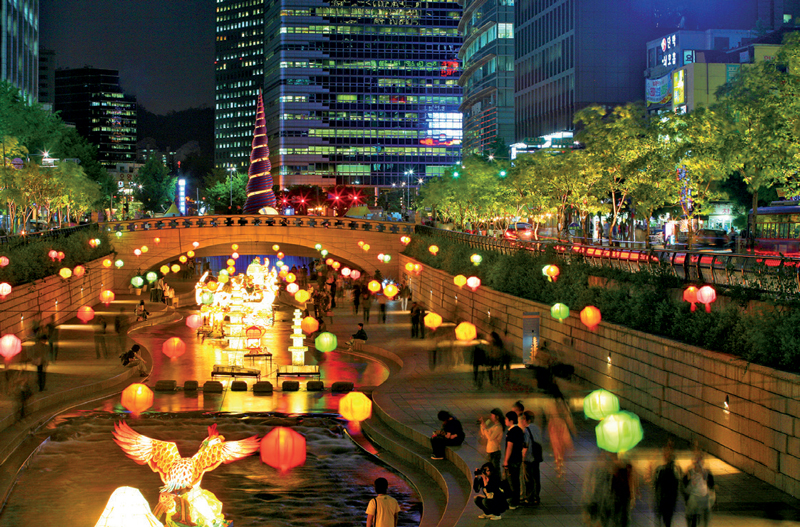 Amura,Corea del Sur,South Korea,Seúl,Busan,Isla Jeju,Villa de Bukchon Hanok, El Arroyo Cheonggyecheon es sede de numerosos festivales.