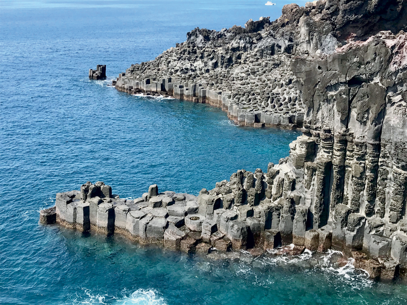 Amura,Corea del Sur,South Korea,Seoul,Seúl,Tips & Tops, The Daepo Jusangjeolli Cliff is a cultural monument in Jeju island.