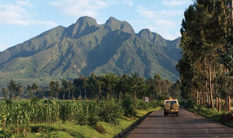Amura, AmuraWorld,Rwanda,Ruanda,Compás Internacional,International Compass , 12,000 km of roads cross the country and only 1,000 km are paved.